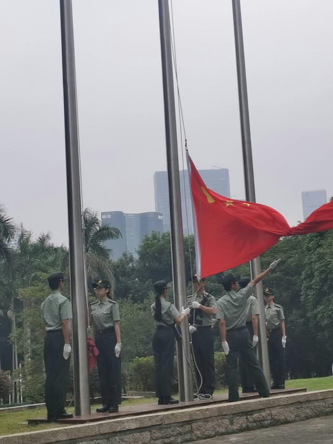 升旗仪式4.jpg 升旗仪式4.jpg