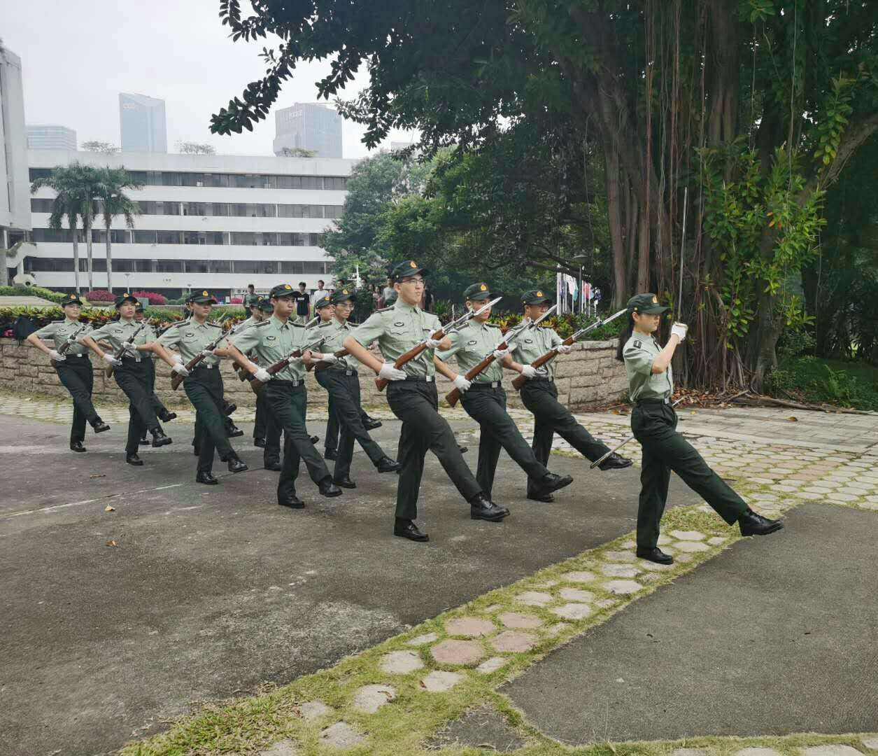 升旗仪式3.jpg 升旗仪式3.jpg